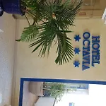 Отель Octavia Кадакес