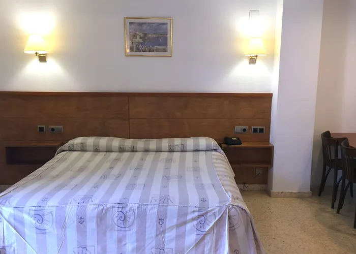 オクタビア ホテル 3*