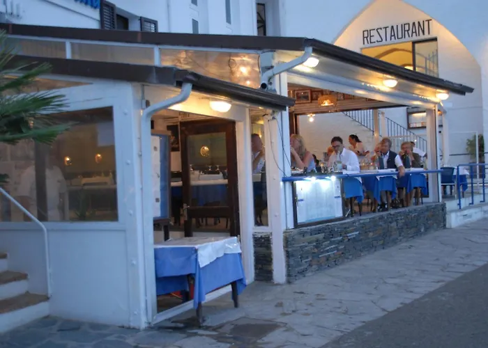 オクタビア ホテル カダケス