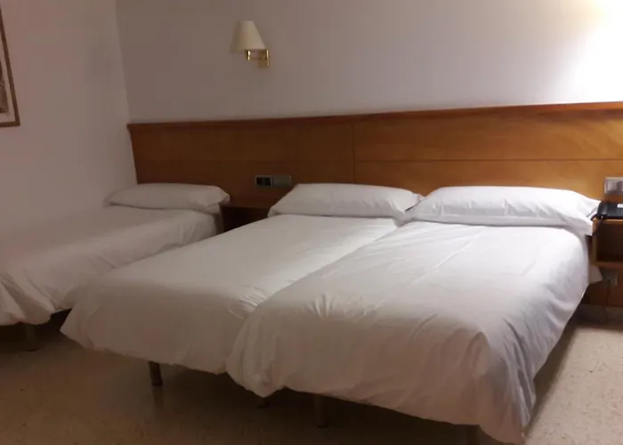 オクタビア ホテル 3*