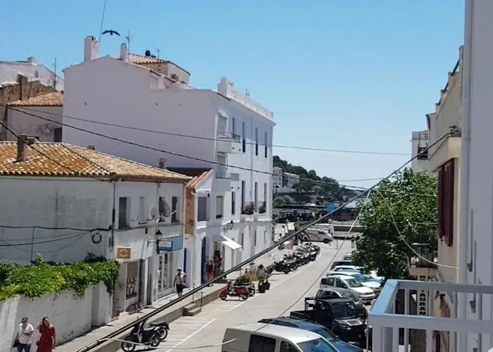 オクタビア ホテル カダケス