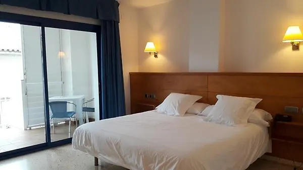 オクタビア 3* カダケス