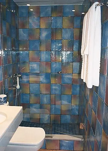 オクタビア ホテル カダケス